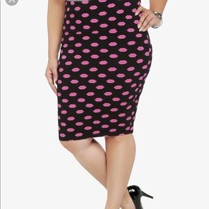 Lip print pencil skirt